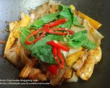 รูปขั้นตอนการทำที่ 5 ของ ก๋วยเตี๋ยวเส้นใหญ่ผัดน้ำพริกเผา