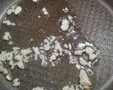 รูปขั้นตอนการทำที่ 2 ของ คั่วไข่ใส่แหนมและหมูยอ