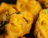 A picture of step 3 of Crispy basil pakora.