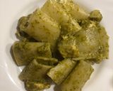 Foto del passaggio 3 della ricetta Pasta con pesto, formaggio e petto di pollo