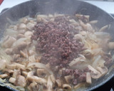 Foto del paso 6 de la receta: Espaguetis integrales con champiñones y butifarra negra