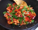 Une image de l'étape 12 de Crevettes sauvages aux poivrons, champignons et épices.