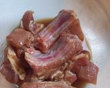 A picture of step 1 of Pork ribs soup.