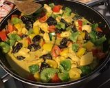 Une image de l'étape 10 de Poulet au curry,poivrons tricolores et pruneaux.