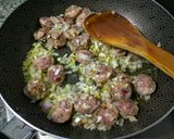 Foto del paso 5 de la receta: Acelgas al ajillo con chorizo y queso manchego!