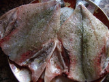 Doradas especiadas al horno con cebolla morada, para dieta