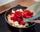 Foto del paso 1 de la receta: Jamoncitos de pollo con verduras al horno