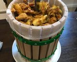 A picture of step 7 of 8 litres juice from 28 litres bucket full of apples.