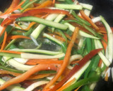Foto del paso 5 de la receta: Wok fideos chinos con gambas y verduras
