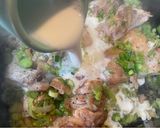 Foto del paso 2 de la receta: Muslitos de pollo deshuesado con salsa de puerros