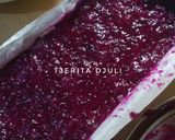 Foto langkah ke 8 dari resep Dragon Fruit Chocolate Cake.