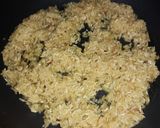 Foto del paso 2 de la receta: Arroz desglazado con cilantro cimarrón y ajo
