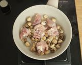 Foto langkah ke 2 dari resep Indomie Ayam Jamur Devina Hermawan.