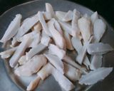 A picture of step 3 of Kanda Arbi fry/onion colocasia fry.