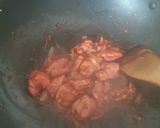 รูปขั้นตอนการทำที่ 3 ของ ไก่ผัดข้าวหมากแดง ผักรวมมิตร