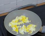 Foto langkah ke 2 dari resep Telur Orak Arik Warmindo Karya Anindya.