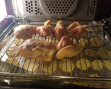 Foto del paso 6 de la receta: Pollo al horno con yogurt cremoso y guarnición de patatas