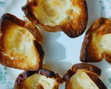A picture of step 4 of Creamy corn in bread baskets.
