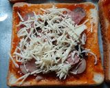 Foto langkah ke 3 dari resep Pizza roti tawar.