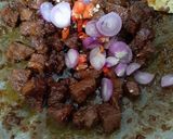 Foto langkah ke 3 dari resep Sate Sapi Goreng.