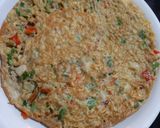 A picture of step 4 of Omelette noodle pizza.