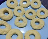 Foto langkah ke 5 dari resep Donat 4bahan tanpa telur.