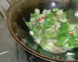 Foto langkah ke 5 dari resep Tumis pokcoy pake Bakso atau pentol ikan Belitung.