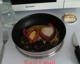 Foto del paso 2 de la receta: Fusión de salchichas y huevo en Placa de inducción (5 ingredientes)