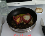 Foto del paso 2 de la receta: Fusión de salchichas y huevo en Placa de inducción (5 ingredientes)