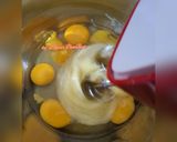 Foto langkah ke 2 dari resep Bolu Coklat ChocoChip Panggang.