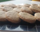 Foto del paso 4 de la receta: Tapas de alfajor (harina integral, almidón de maíz, avena, stevi