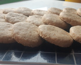 Foto del paso 4 de la receta: Tapas de alfajor (harina integral, almidón de maíz, avena, stevi