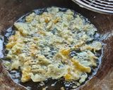 A picture of step 2 of Cornflakes peanut chivda.