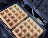 Foto langkah ke 4 dari resep Waffle renyah.