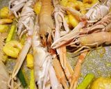 A picture of step 2 of Langostine and prawn spaghetti.