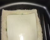 Foto langkah ke 4 dari resep Cheese Egg Roast (Roti Panggang Telur Keju).