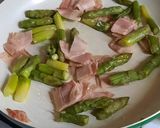 Foto del paso 4 de la receta: Ensalada de espárragos con panceta