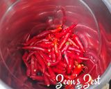 A picture of step 2 of Sambal Oelek.