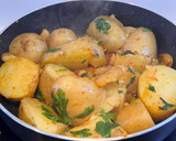 Foto del paso 5 de la receta: Patatas al ajillo colorado