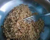 Foto langkah ke 1 dari resep Darmisosju (dadar mie sosis keju).