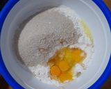 Foto langkah ke 2 dari resep 112. BOLU KUKUS PINK.