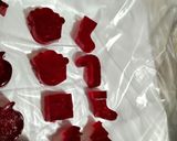 صورة لخطوة 3 من وصفة چيلى كولا حلو سريع 🍬