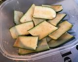 Une image de l'étape 3 de Courgettes marinées grillées à la plancha (pêche gingembre citron).