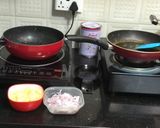 A picture of step 2 of Muri Ghonto: Bengali Yellow Rice with Fish Head.