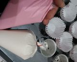Foto langkah ke 2 dari resep Bolu Kukus Mekar Merah Putih.