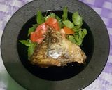 Foto langkah ke 3 dari resep Sop Ikan Gurame Goreng.