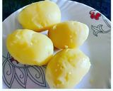 A picture of step 1 of Aaloo ka halwa.