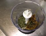 Une image de l'étape 1 de Sauce salade épicée aux herbes, moutarde et melfor.