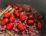 Gambar langkah 2 resipi Bubur Kacang Merah dengan Durian & Kurma Merah.