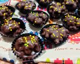 Foto langkah ke 4 dari resep Bola-Bola Coklat Sereal.